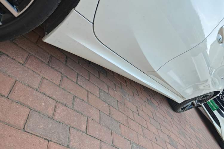 Used BMW 3 Series 2023 325i M Sport Package Right Side Sill