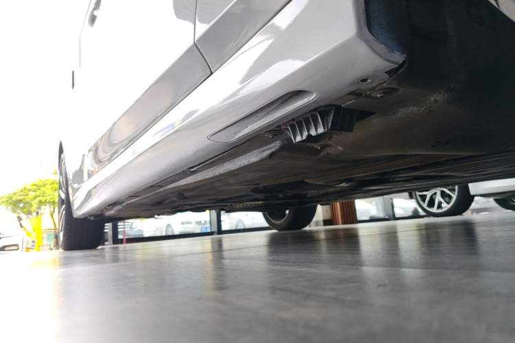 Used BMW 3 Series 2023 325Li M Sport Package Right Side Sill
