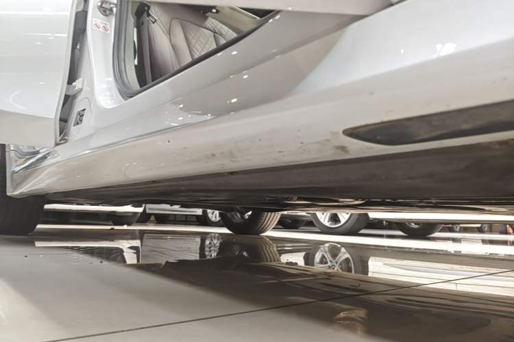 Used BMW 3 Series 2023 325Li M Sport Package Right Side Sill