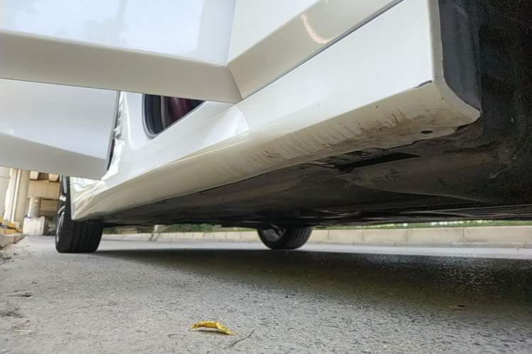 Used BMW 3 Series 2023 320Li M Sport Package Right Side Sill