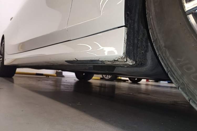 Used BMW 3 Series 2023 325Li M Sport Package Right Side Sill