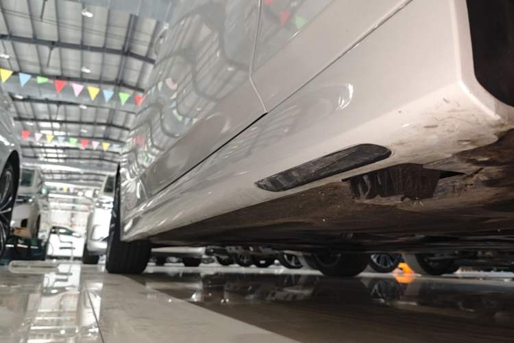 Used BMW 3 Series 2023 325Li M Sport Package Right Side Sill