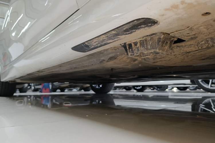Used BMW 3 Series 2023 325Li M Sport Package Right Side Sill