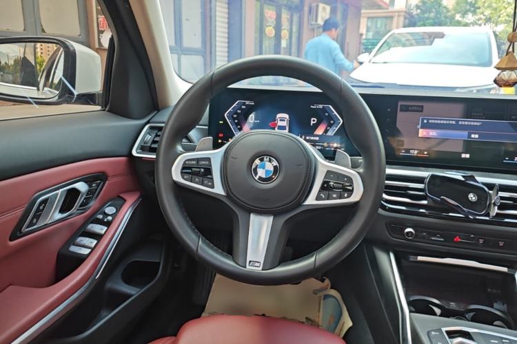 Used BMW 3 Series 2023 325i M Sport Package Steering Wheel