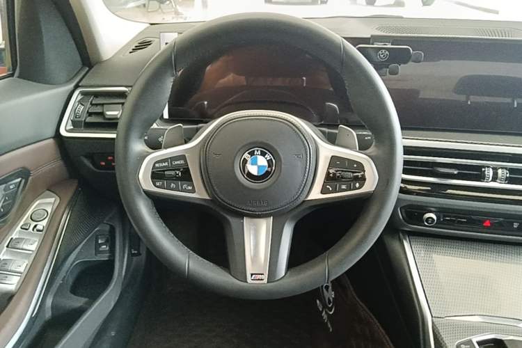 Used BMW 3 Series 2023 325Li M Sport Package Steering Wheel