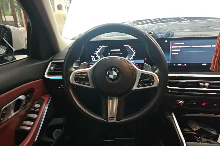 Used BMW 3 Series 2023 325i M Sport Package Steering Wheel