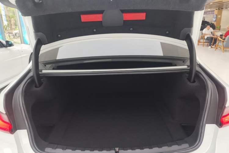 Used BMW 3 Series 2023 320Li M Sport Package Trunk