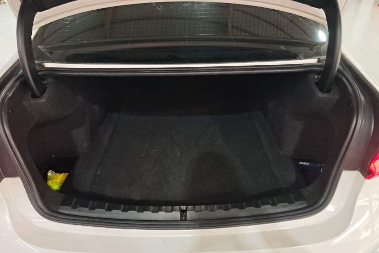 Used BMW 3 Series 2023 320Li M Sport Package Trunk