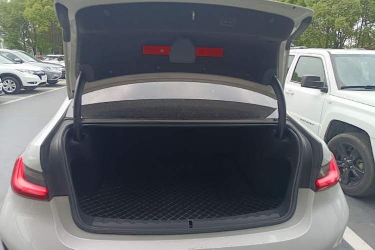 Used BMW 3 Series 2023 325Li M Sport Package Trunk