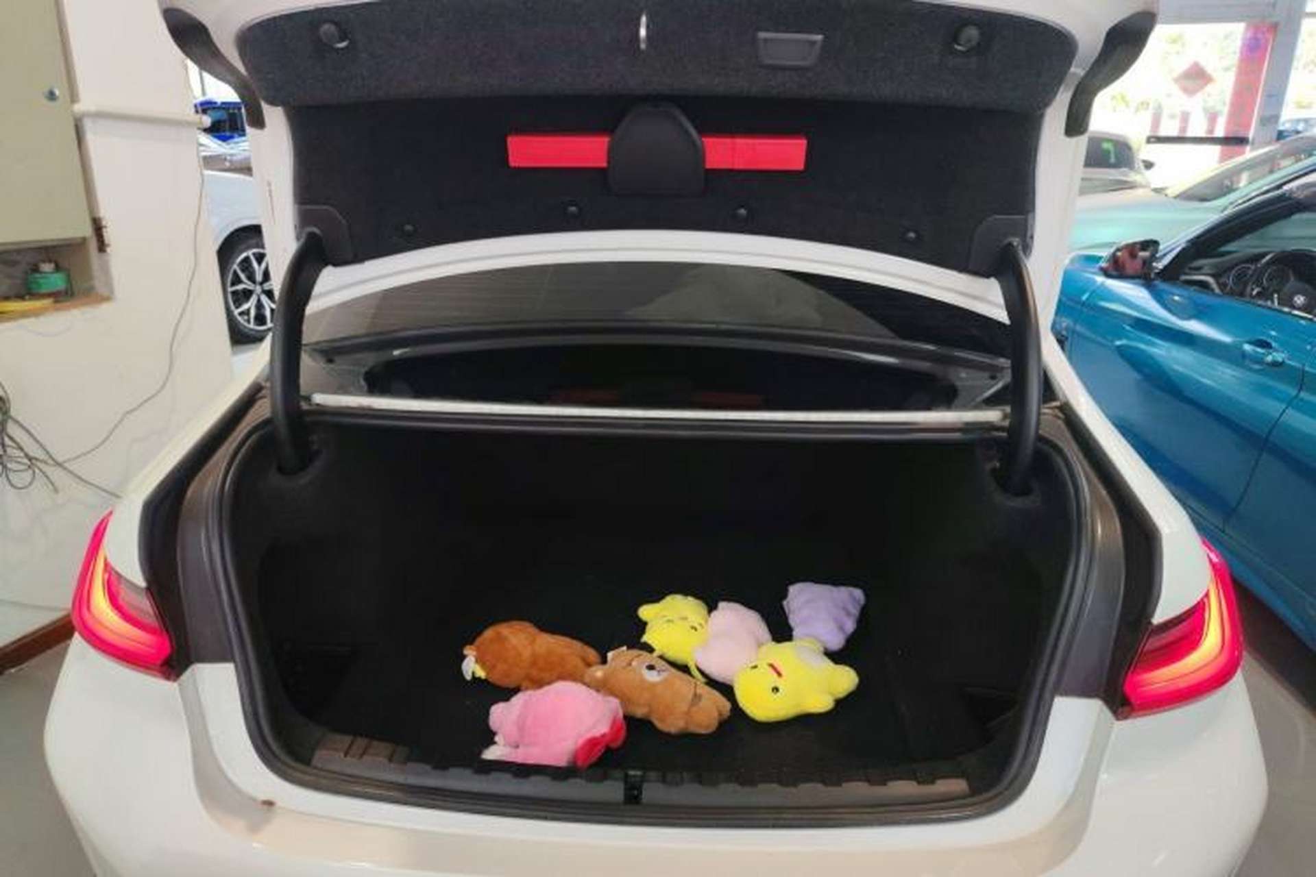 Used BMW 3 Series 2023 325Li M Sport Package Trunk