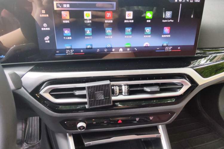 Used BMW 3 Series 2024 325i M Sport Night Edition Package Audio And AC Panel