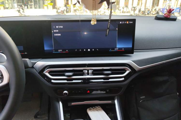 Used BMW 3 Series 2024 325i M Sport Package Audio And AC Panel