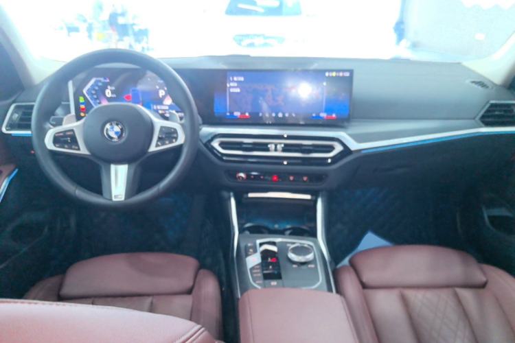Used BMW 3 Series 2024 325i M Sport Package Center Console