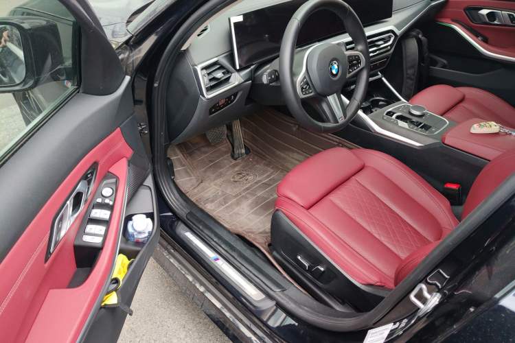 Used BMW 3 Series 2024 325i M Sport Package Driver Seat