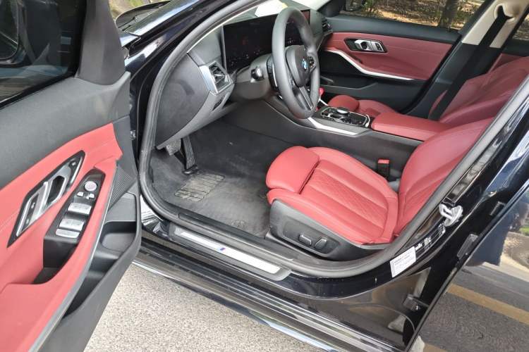 Used BMW 3 Series 2024 325i M Sport Package Driver Seat