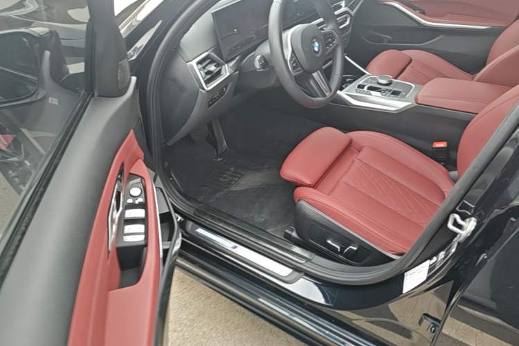 Used BMW 3 Series 2024 325i M Sport Night Edition Package Driver Seat