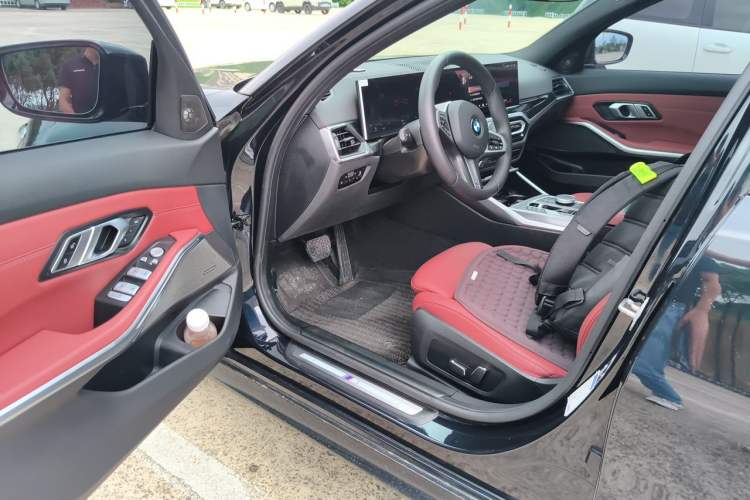 Used BMW 3 Series 2024 325i M Sport Night Edition Package Driver Seat