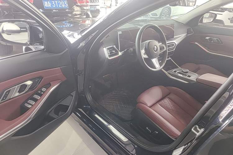 Used BMW 3 Series 2024 325i M Sport Package Driver Seat