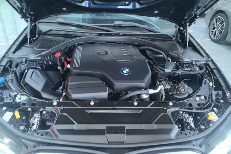 Used BMW 3 Series 2024 325i M Sport Package Engine Bay
