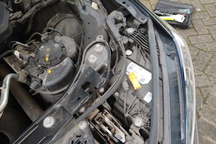Used BMW 3 Series 2024 325Li M Sport Package Engine Bay Left