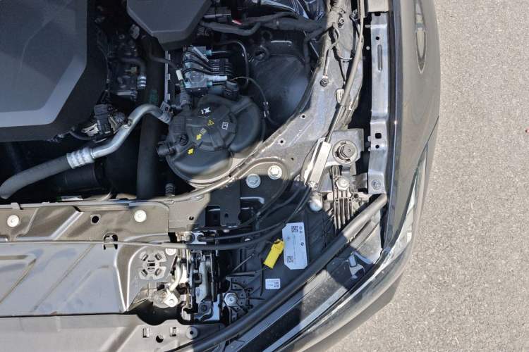 Used BMW 3 Series 2024 325i M Sport Night Edition Package Engine Bay Left