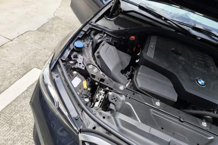 Used BMW 3 Series 2024 325Li M Sport Package Engine Bay Right