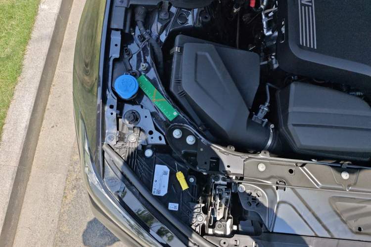 Used BMW 3 Series 2024 325i M Sport Night Edition Package Engine Bay Right