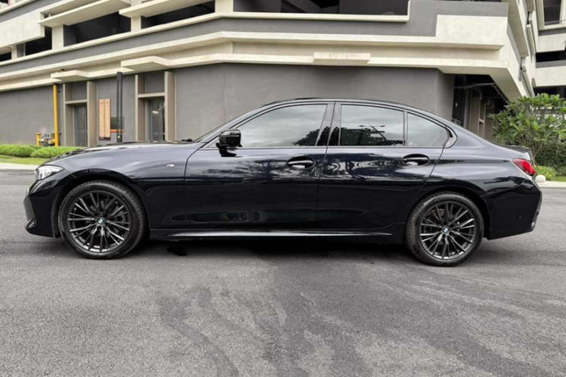 Used BMW 3 Series 2024 325i M Sport Night Edition Package Exterior 11
