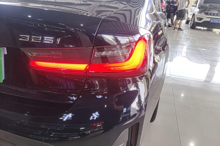 Used BMW 3 Series 2024 325i M Sport Package Exterior 3