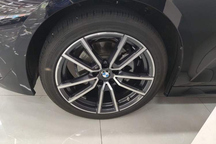 Used BMW 3 Series 2024 325Li M Sport Package Exterior 4