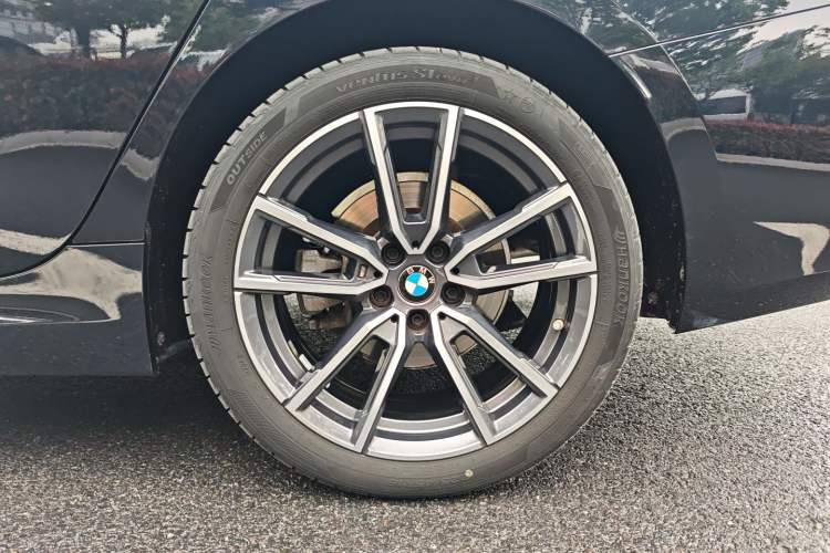 Used BMW 3 Series 2024 325Li M Sport Package Exterior 4