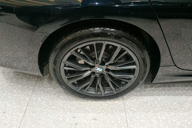 Used BMW 3 Series 2024 325i M Sport Night Edition Package Exterior 5