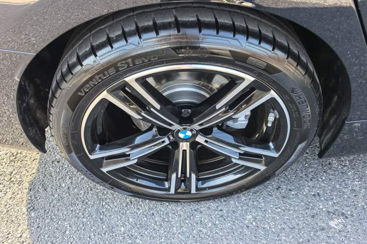 Used BMW 3 Series 2024 325i M Sport Package Exterior 9