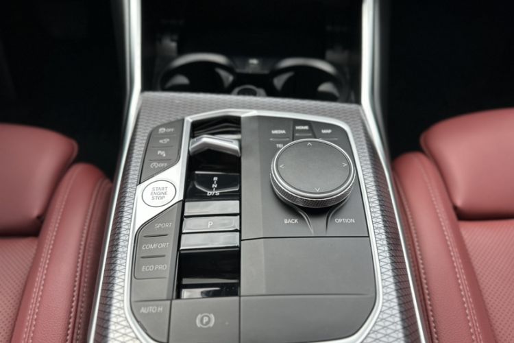 Used BMW 3 Series 2024 325i M Sport Night Edition Package Gear Lever
