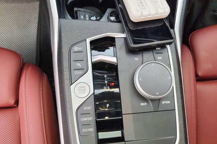 Used BMW 3 Series 2024 325i M Sport Package Gear Lever