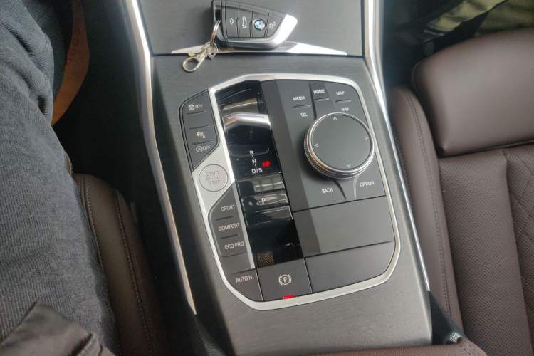 Used BMW 3 Series 2024 325i M Sport Package Gear Lever