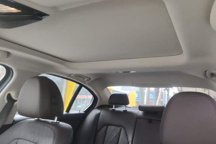 Used BMW 3 Series 2024 325i M Sport Package Headliner