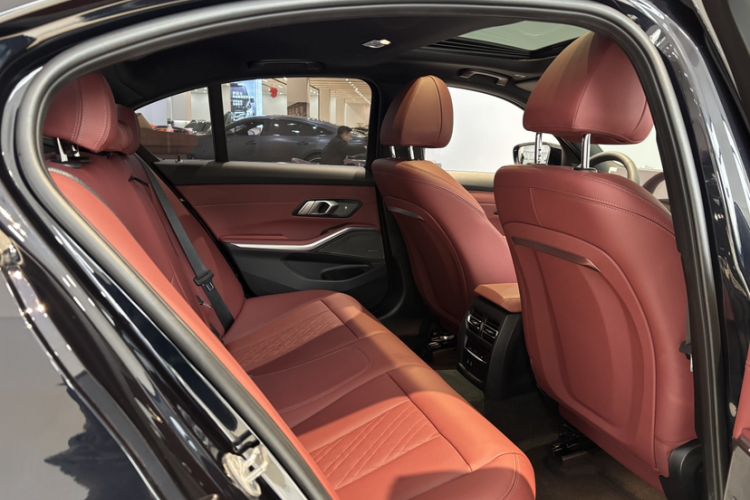 Used BMW 3 Series 2024 325i M Sport Night Edition Package Interior 1