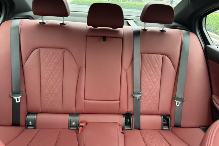 Used BMW 3 Series 2024 325i M Sport Night Edition Package Interior 11