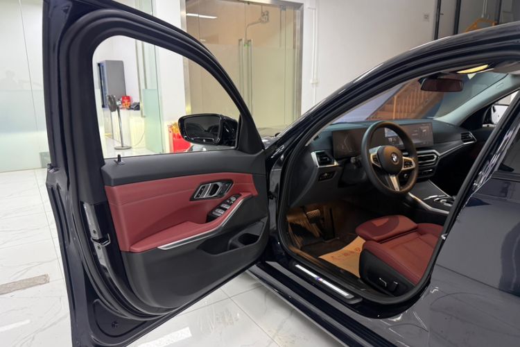 Used BMW 3 Series 2024 325i M Sport Package Interior 4