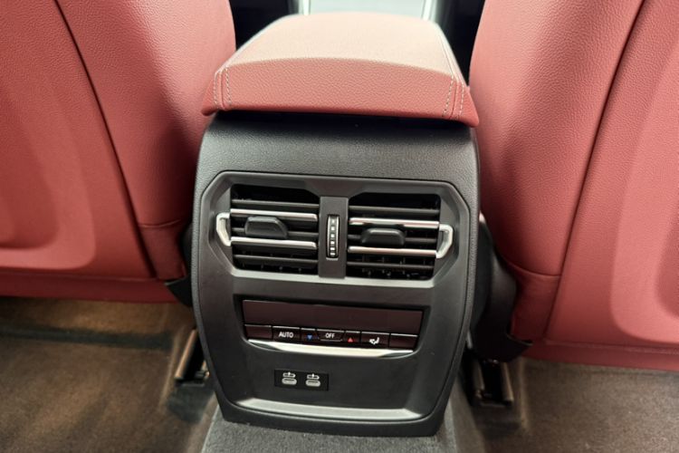 Used BMW 3 Series 2024 325i M Sport Night Edition Package Interior 4