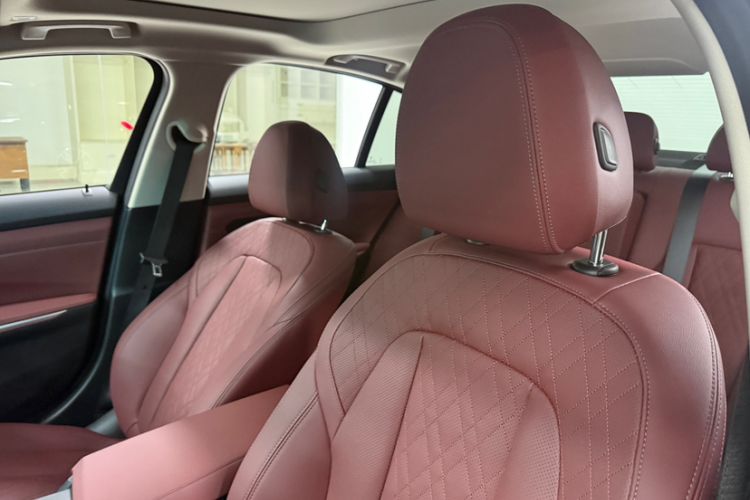 Used BMW 3 Series 2024 325i M Sport Package Interior 5