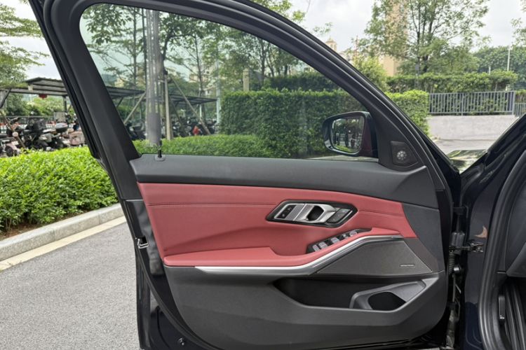 Used BMW 3 Series 2024 325i M Sport Night Edition Package Interior 5