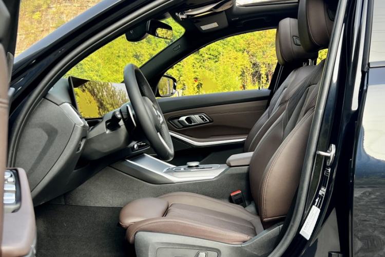 Used BMW 3 Series 2024 330i M Sport Night Edition Package Interior 7