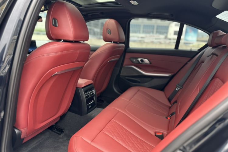 Used BMW 3 Series 2024 325i M Sport Night Edition Package Interior 9