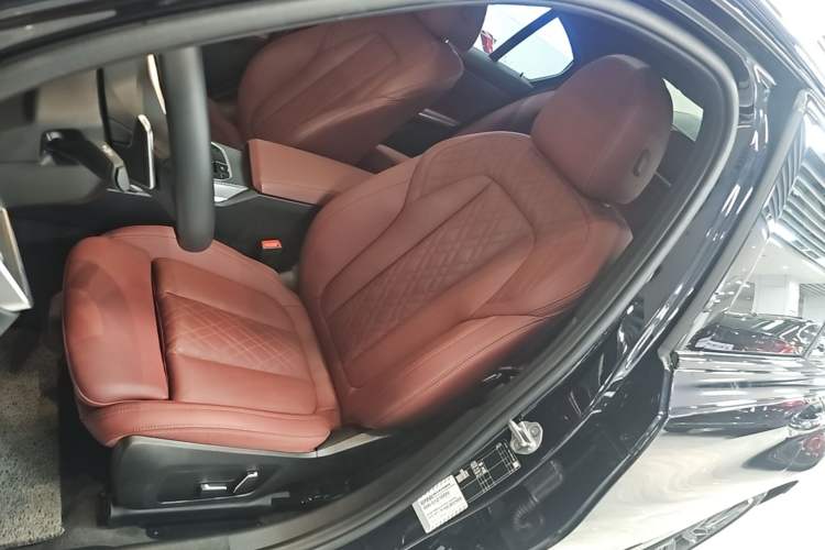 Used BMW 3 Series 2024 325i M Sport Night Edition Package Left Front Seat