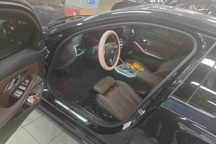Used BMW 3 Series 2024 330i M Sport Night Edition Package Left Front Seat