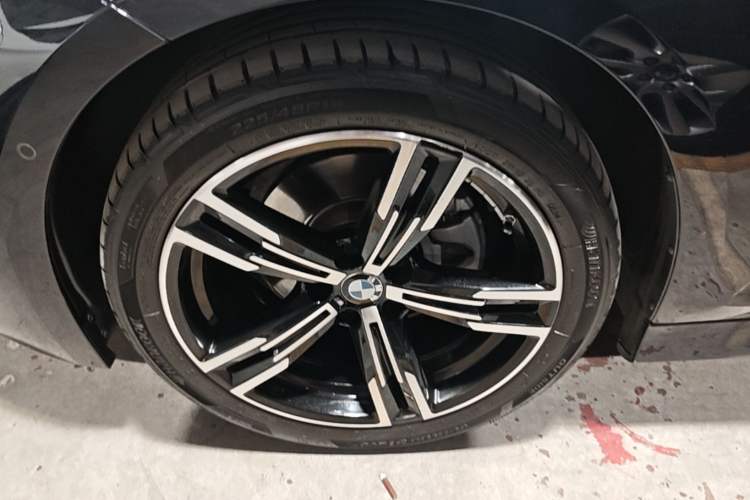 Used BMW 3 Series 2024 325i M Sport Package Left Front Wheel Hub