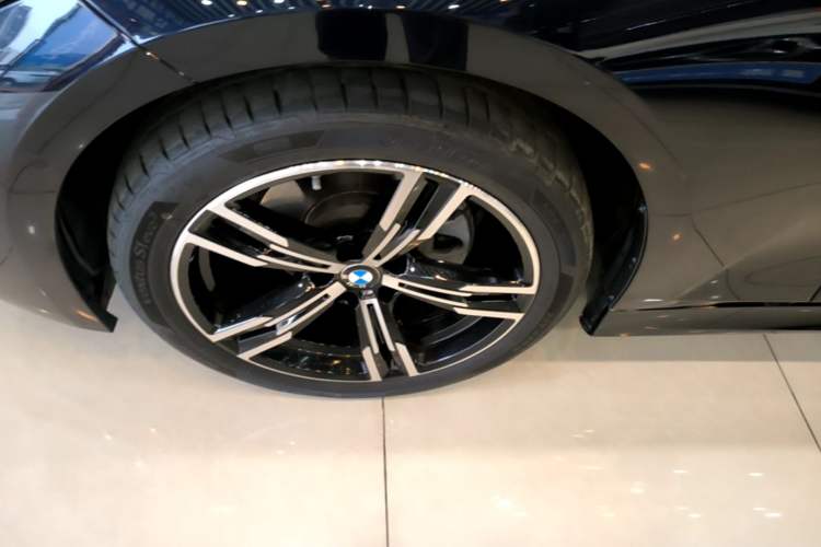 Used BMW 3 Series 2024 325i M Sport Package Left Front Wheel Hub