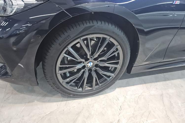 Used BMW 3 Series 2024 325i M Sport Night Edition Package Left Front Wheel Hub